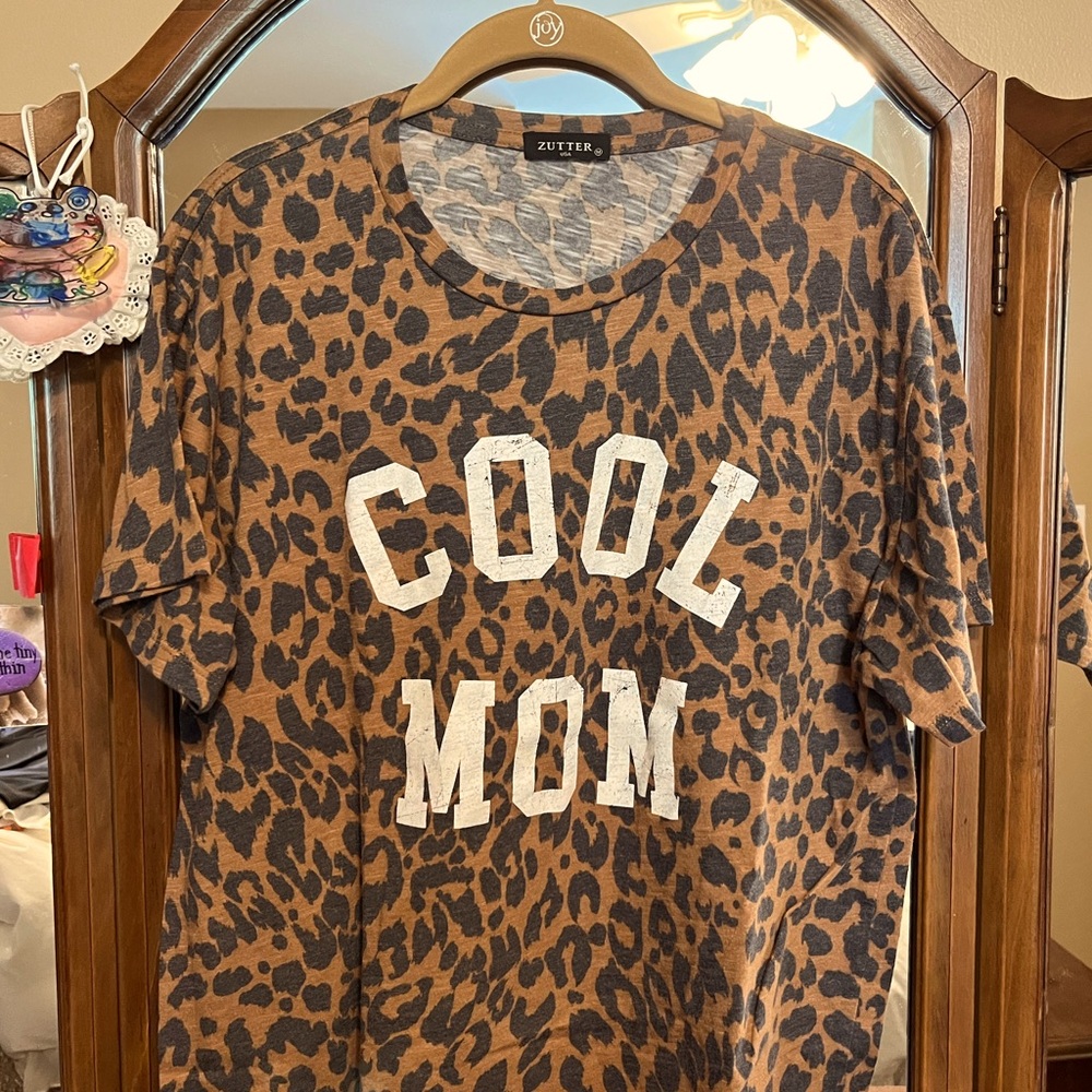 Oversized “Cool Mom” Leopard Tee